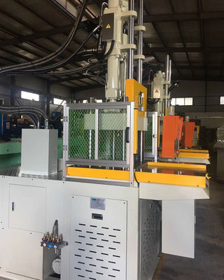 Alta efficienza 45 tonnellate singola slitta Shuttle Table Vertical Injection Molding Machine