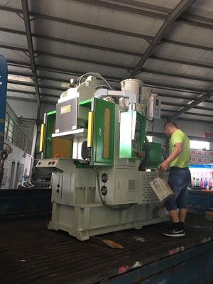Verticale macchina di stampaggio a iniezione di plastica standard per presa elettrica