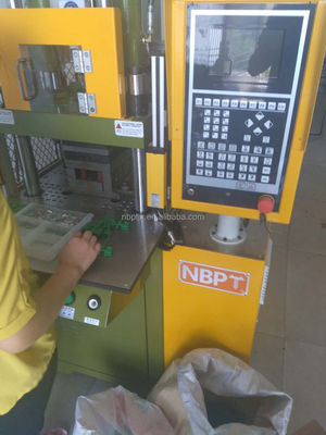 VERTICAL 45T Pressa ad iniezione BMC verticale in bachelite
