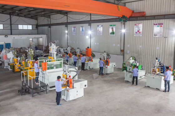 Piccola macchina di stampaggio a iniezione verticale in plastica VERTICAL 15T