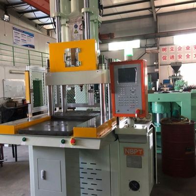 Single verticale tubo testa slide board injection molding macchina di iniezione di silicone completamente automatico