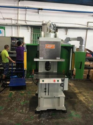 Alta efficienza C Verticale Verticale Plastic Injection Molding Machine