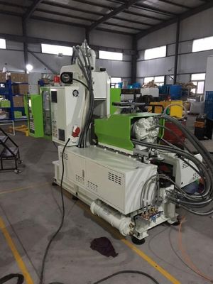 Alta efficienza C Verticale Verticale Plastic Injection Molding Machine