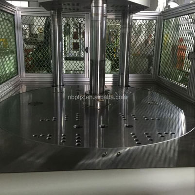 Verticale Verticale stampaggio a iniezione Tag Pin Making Machine