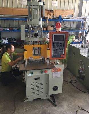 Verticale MINI Servo automatico plastica macchina di stampaggio a iniezione fare 55 tonnellate di stuzzicadenti