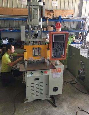 Verticale 15t Micro Verticale Plastic Injection Molding Machine